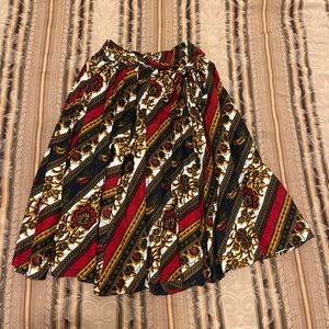 Beautiful printed midi skirt !!
